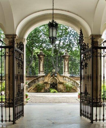 Cortile di Palazzo Falconieri Roma