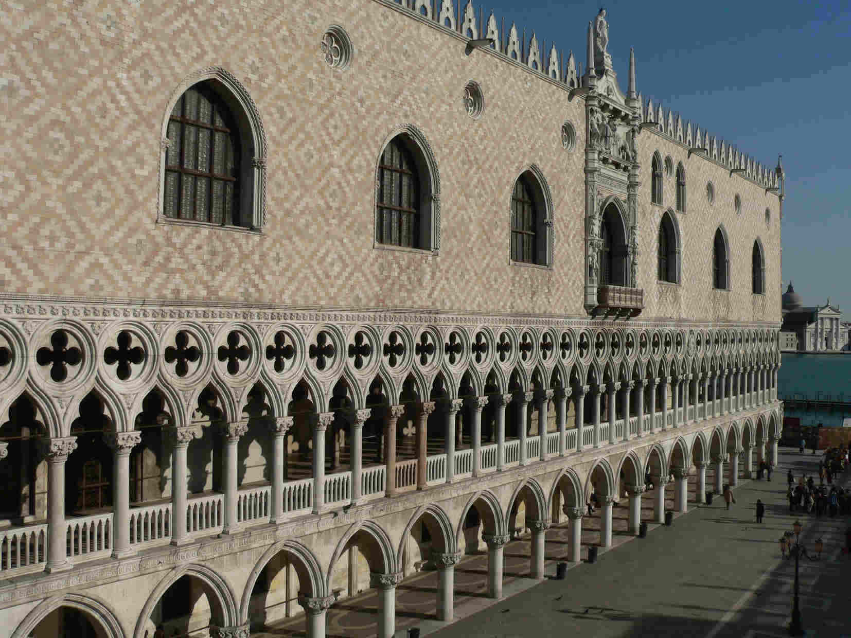 rsz palazzo ducale facciata