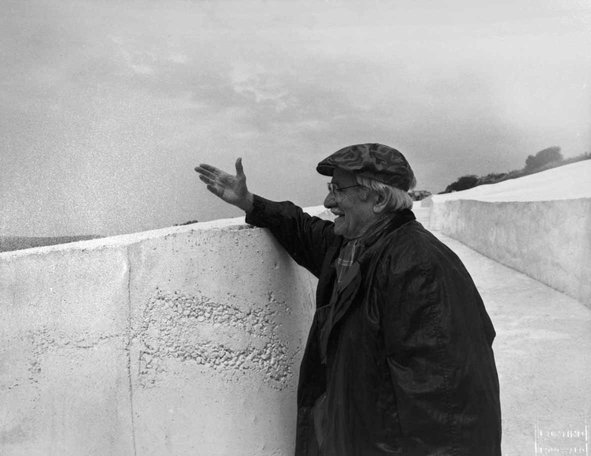 rsz alberto burri presso il grande cretto di gibellina 1987 foto di v contino